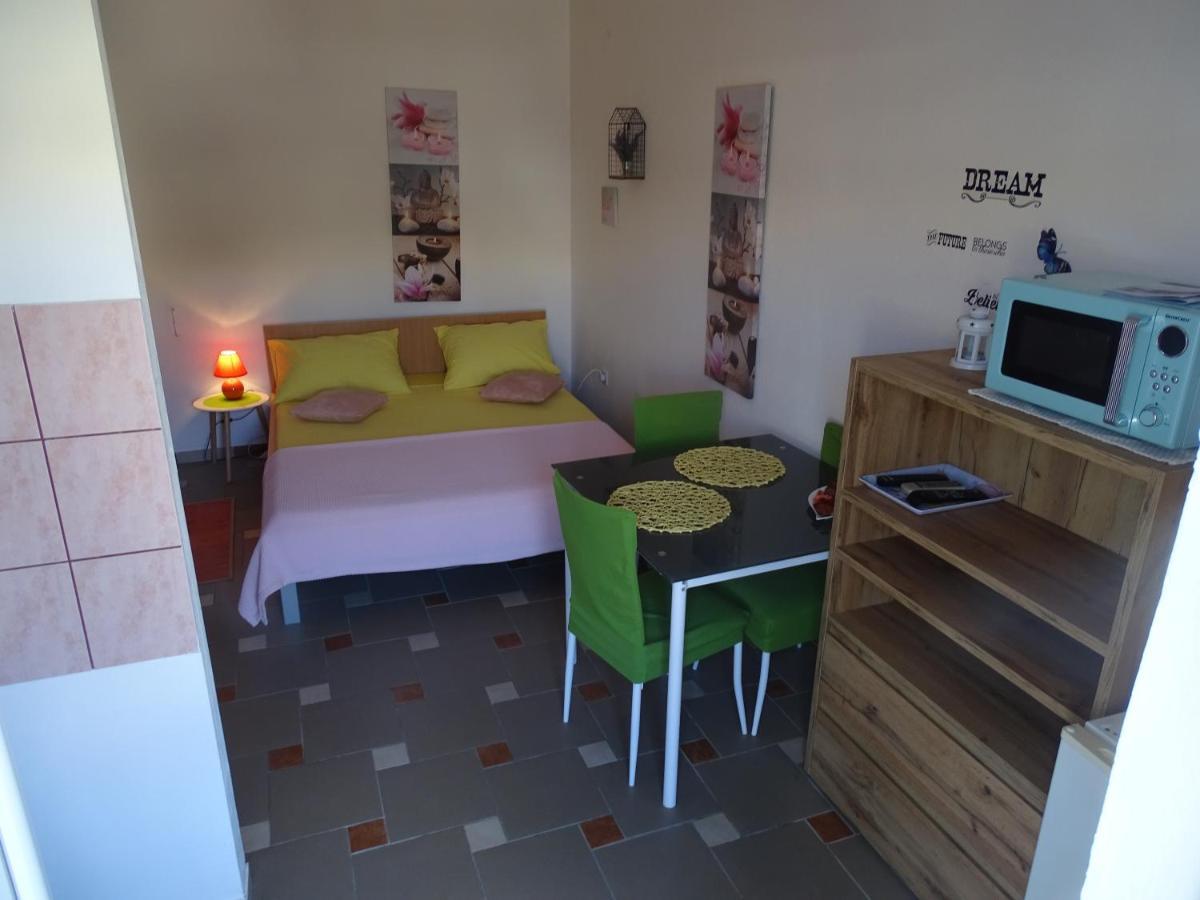 Apartments Sime Dinjiška Kültér fotó